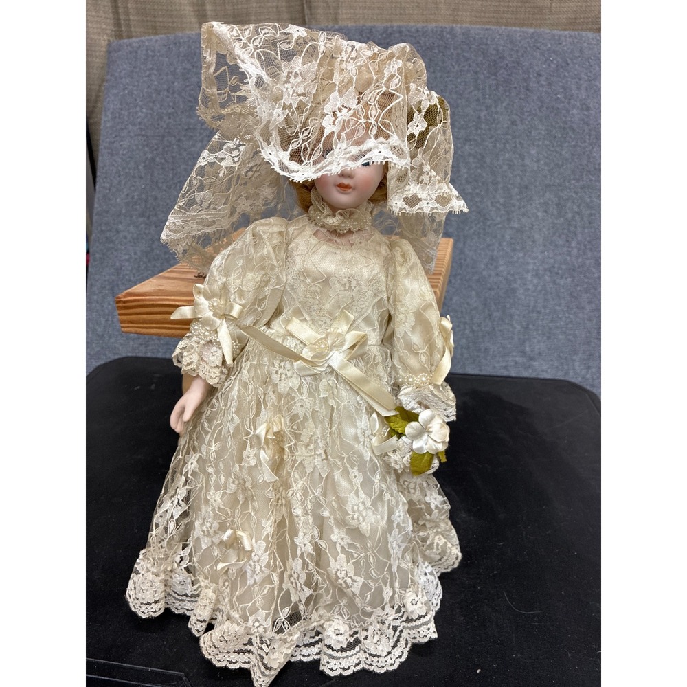 Vintage Porcelain Bride Doll Cream Lace Wedding Dress Hat 15 Inch Collectible